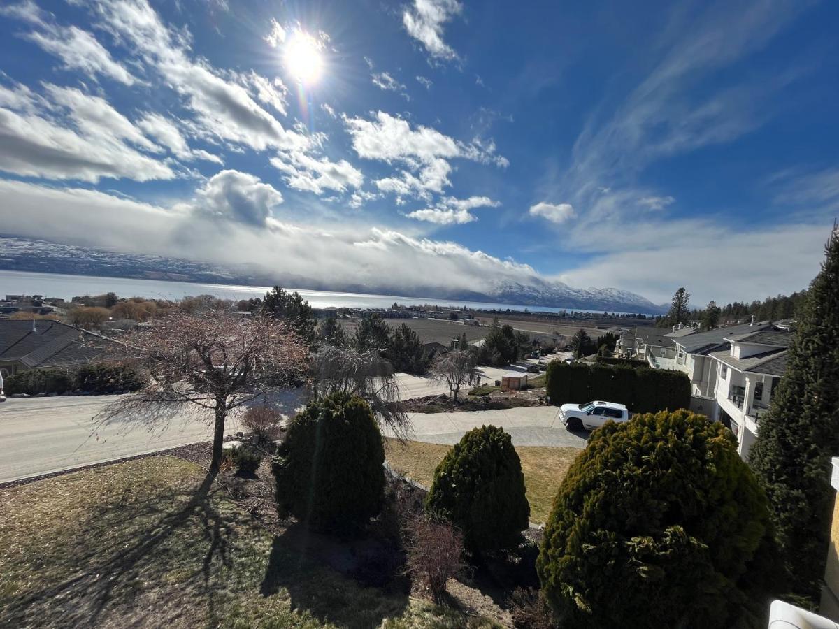 Lake View Yellow House By Winary Resort West Kelowna Buitenkant foto