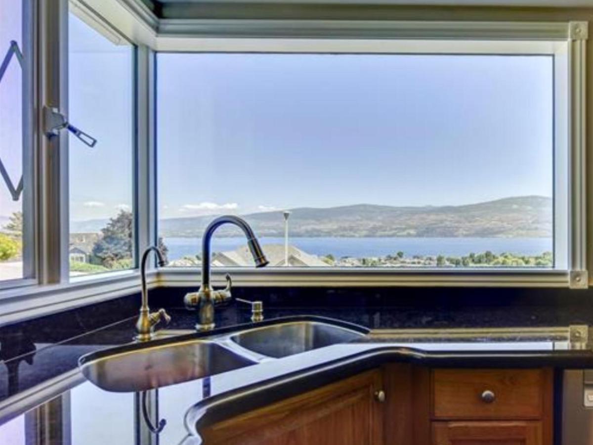 Lake View Yellow House By Winary Resort West Kelowna Buitenkant foto
