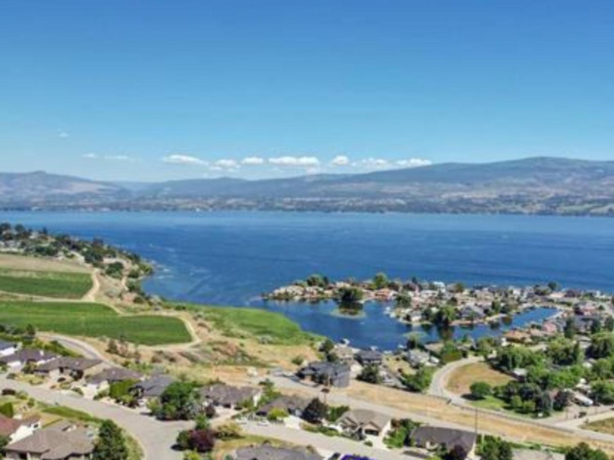 Lake View Yellow House By Winary Resort West Kelowna Buitenkant foto