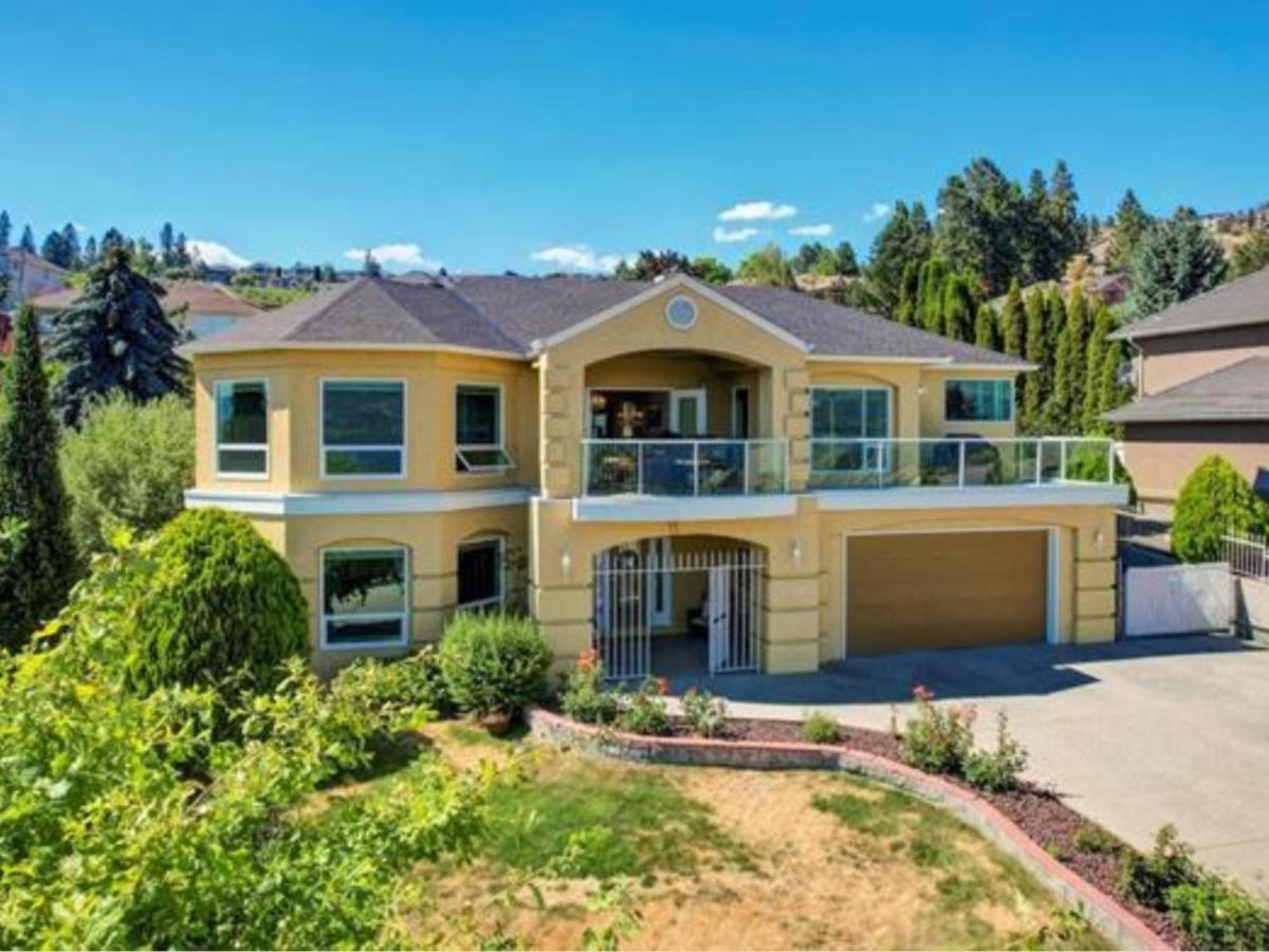 Lake View Yellow House By Winary Resort West Kelowna Buitenkant foto