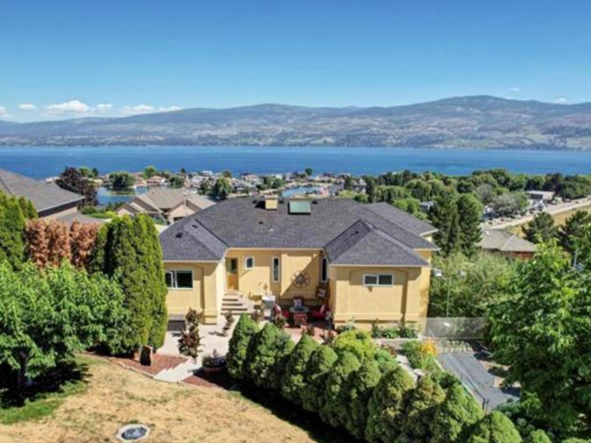 Lake View Yellow House By Winary Resort West Kelowna Buitenkant foto