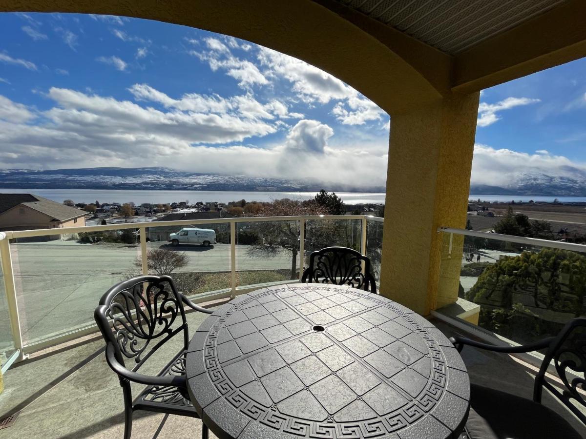 Lake View Yellow House By Winary Resort West Kelowna Buitenkant foto